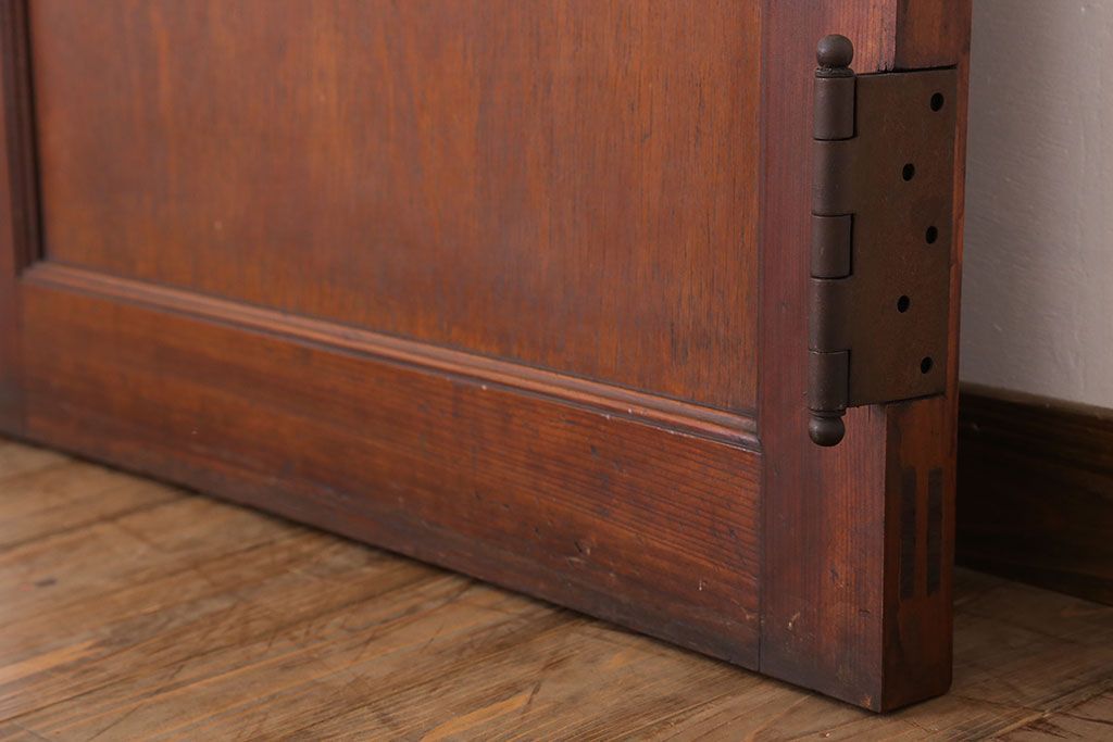 ダイヤガラス入り!シンプルな木製アンティークドア