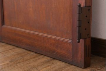 ダイヤガラス入り!シンプルな木製アンティークドア