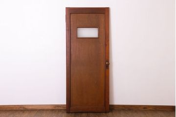 ダイヤガラス入り!シンプルな木製アンティークドア