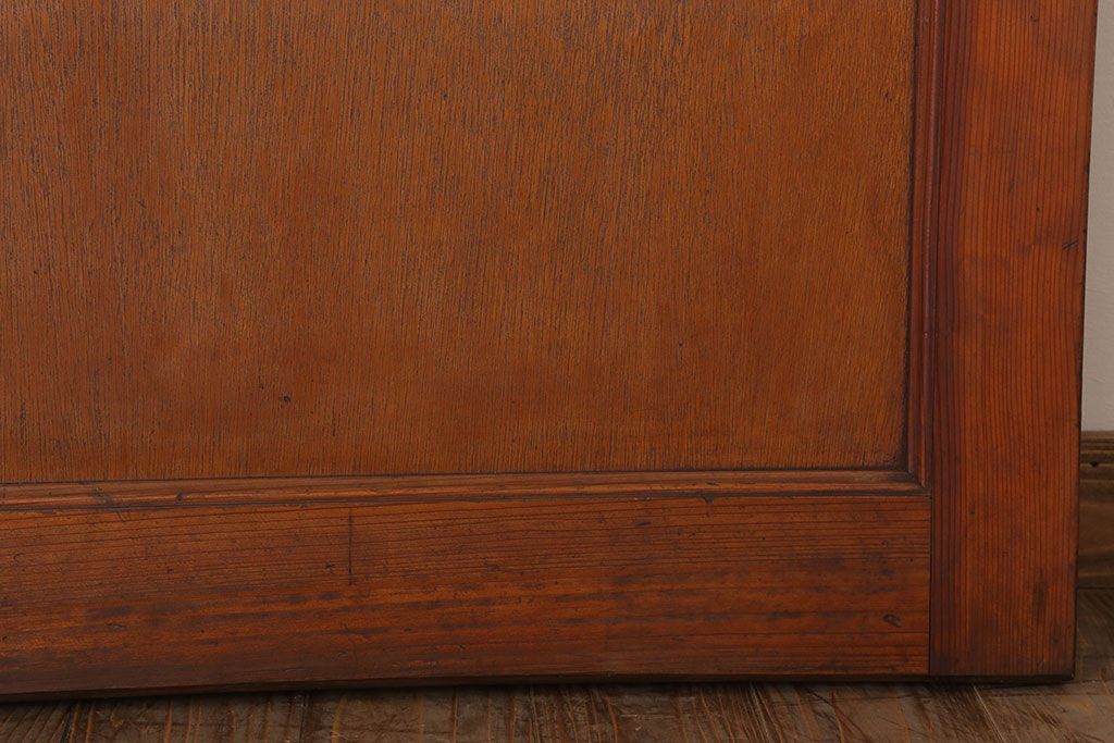 ダイヤガラス入り!シンプルな木製アンティークドア