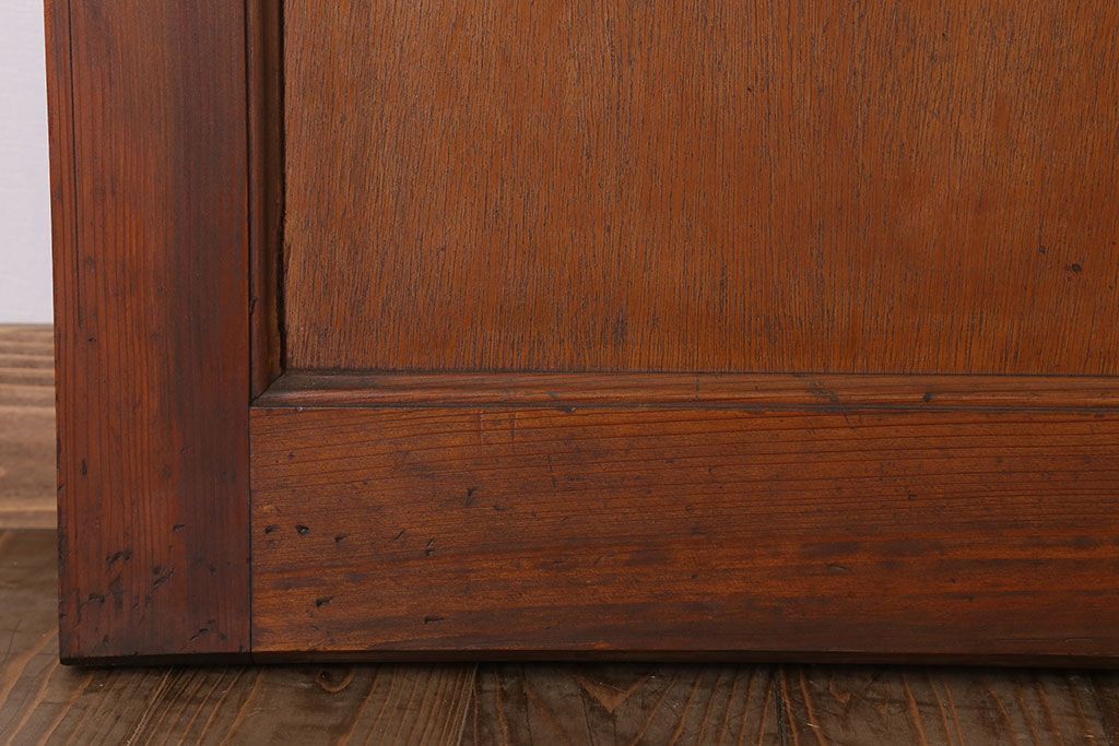 ダイヤガラス入り!シンプルな木製アンティークドア