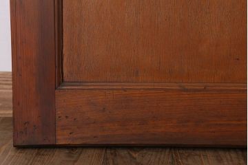 ダイヤガラス入り!シンプルな木製アンティークドア