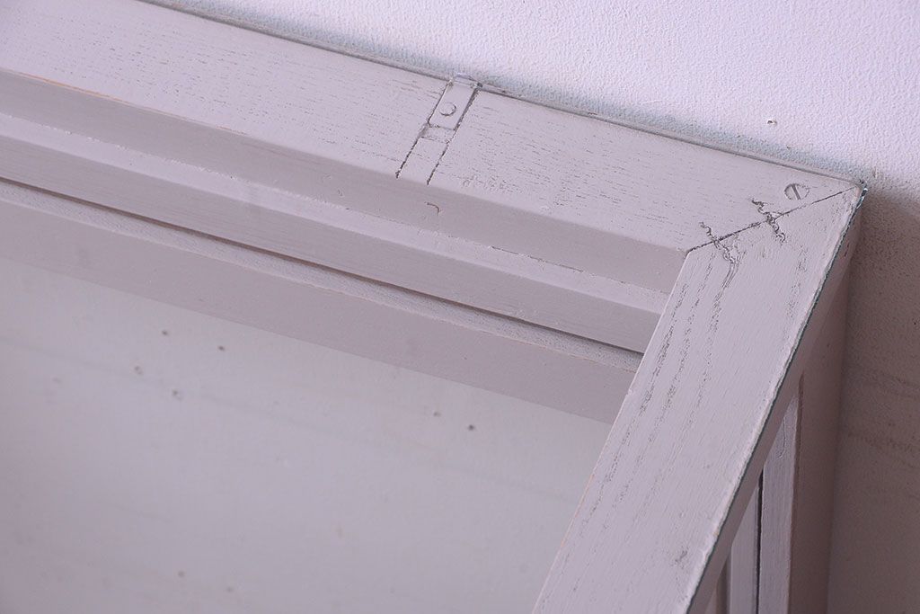 レトロ家具　脚付き　アンティークペイントのレトロなガラスケース(ショーケース)