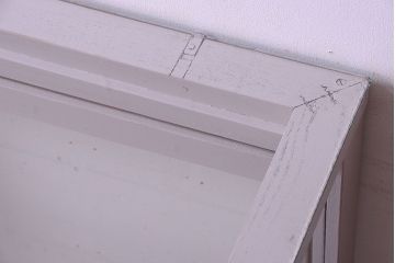 レトロ家具　脚付き　アンティークペイントのレトロなガラスケース(ショーケース)