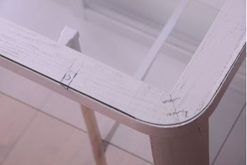 レトロ家具　脚付き　アンティークペイントのレトロなガラスケース(ショーケース)