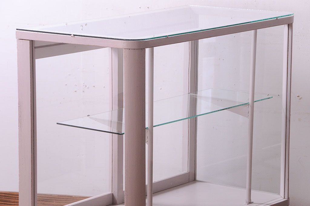 レトロ家具　脚付き　アンティークペイントのレトロなガラスケース(ショーケース)