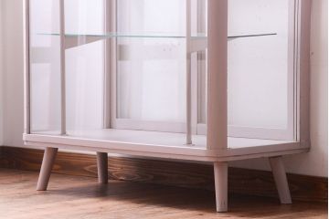 レトロ家具　脚付き　アンティークペイントのレトロなガラスケース(ショーケース)