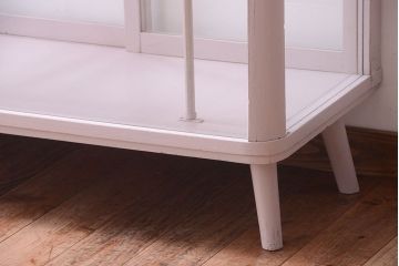 レトロ家具　脚付き　アンティークペイントのレトロなガラスケース(ショーケース)