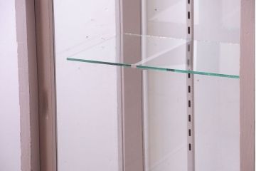 レトロ家具　脚付き　アンティークペイントのレトロなガラスケース(ショーケース)