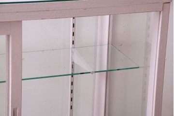 レトロ家具　脚付き　アンティークペイントのレトロなガラスケース(ショーケース)