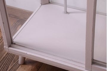 レトロ家具　脚付き　アンティークペイントのレトロなガラスケース(ショーケース)
