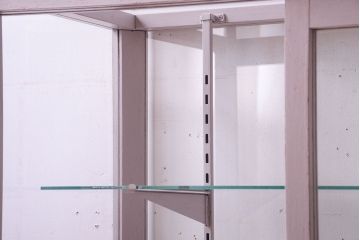 レトロ家具　脚付き　アンティークペイントのレトロなガラスケース(ショーケース)
