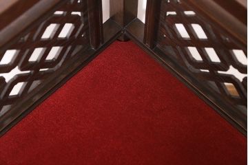 アンティーク家具　大正ロマン　ナラ材製　透かし彫りが美しい和製アンティークコーナーソファ(2)
