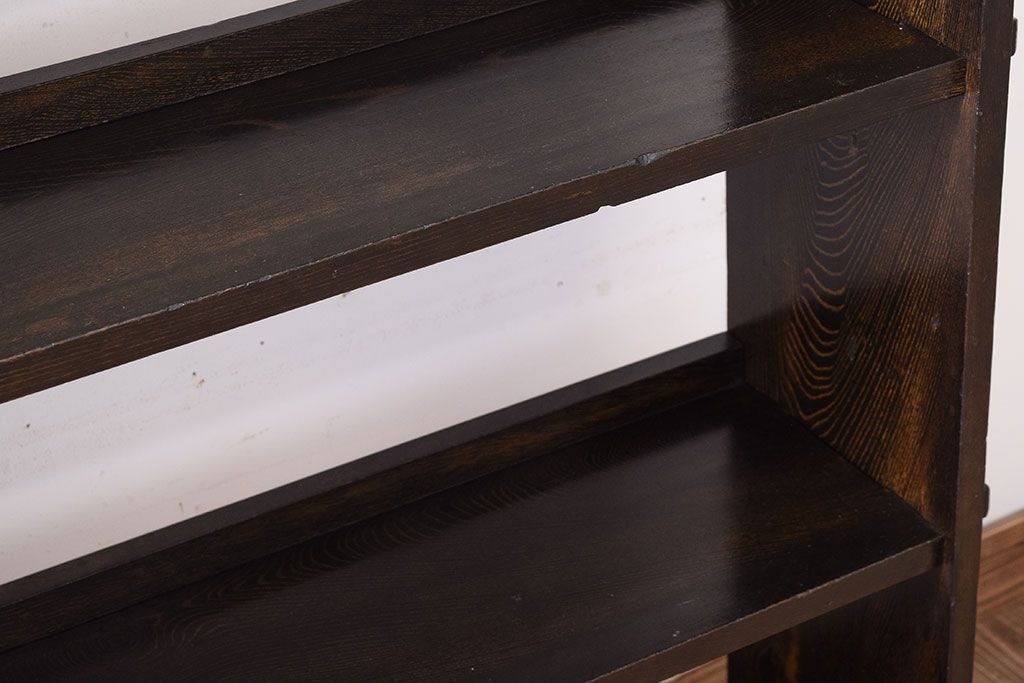 レトロ家具　和製アンティーク　古い木のレトロな楔(くさび)式本棚(飾り棚・ディスプレイラック)