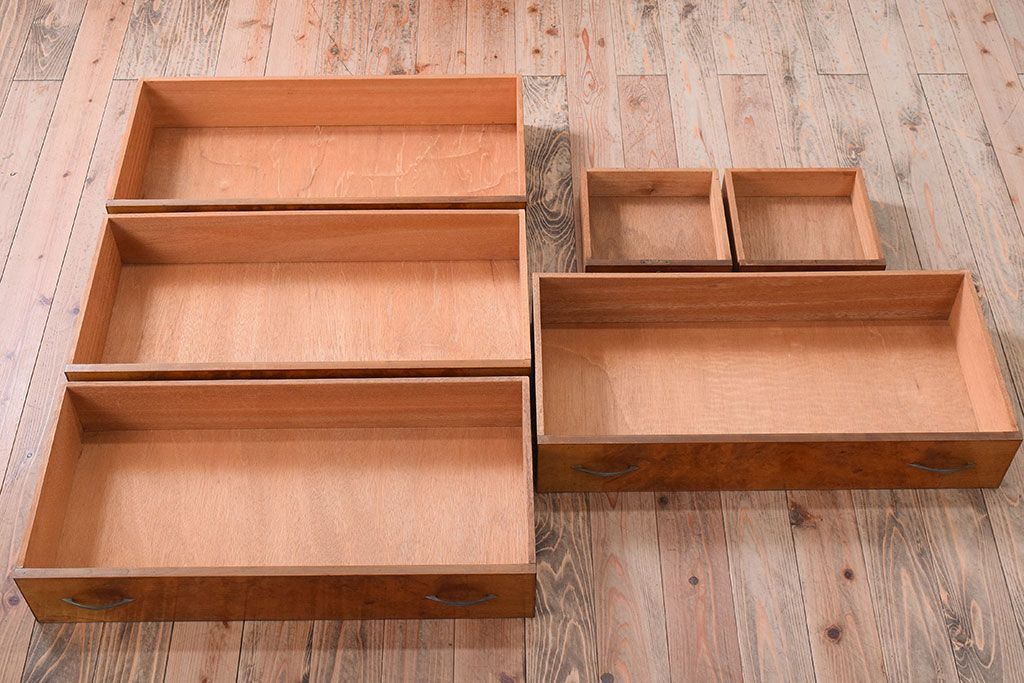 レトロ家具　ダイヤガラス入り!昭和レトロなアンティークチェスト