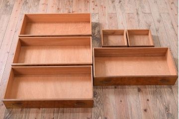 レトロ家具　ダイヤガラス入り!昭和レトロなアンティークチェスト