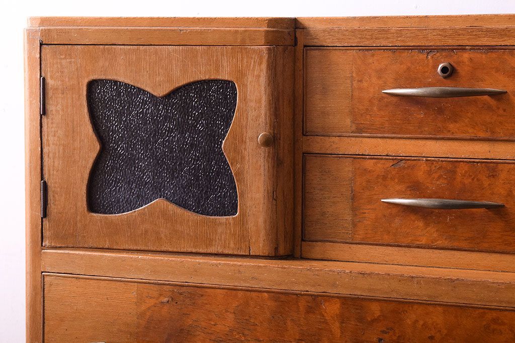 レトロ家具　ダイヤガラス入り!昭和レトロなアンティークチェスト