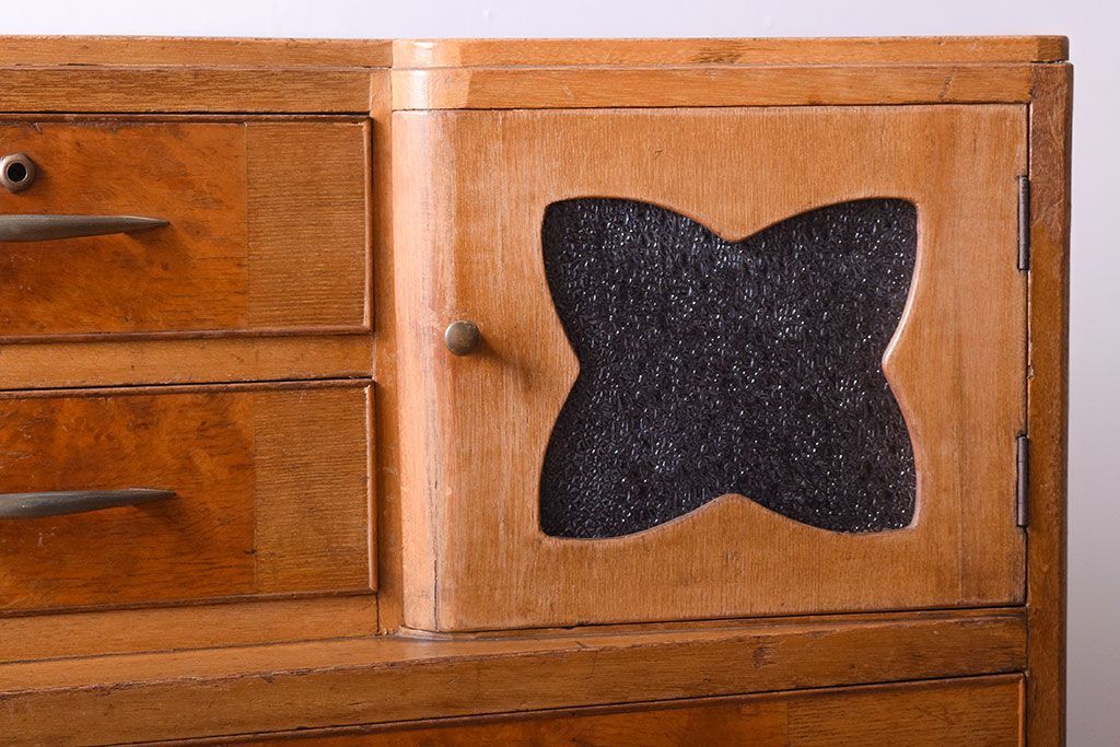 レトロ家具　ダイヤガラス入り!昭和レトロなアンティークチェスト