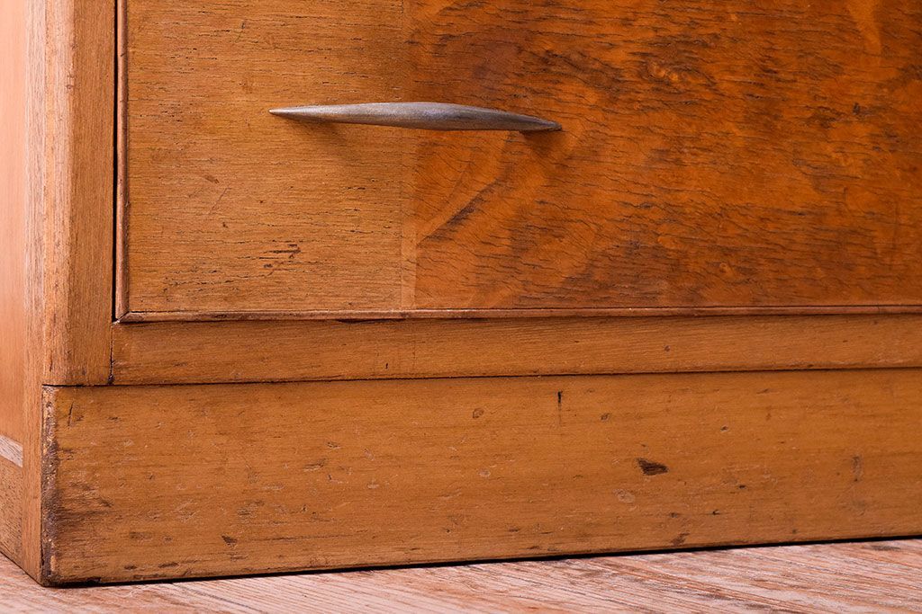 レトロ家具　ダイヤガラス入り!昭和レトロなアンティークチェスト