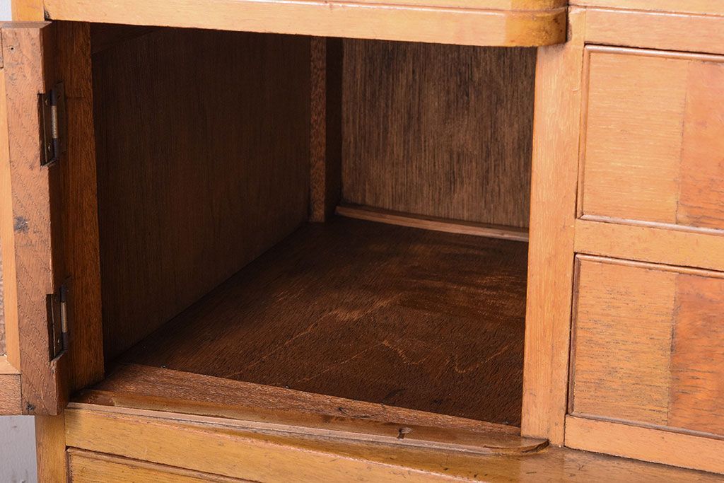 レトロ家具　ダイヤガラス入り!昭和レトロなアンティークチェスト