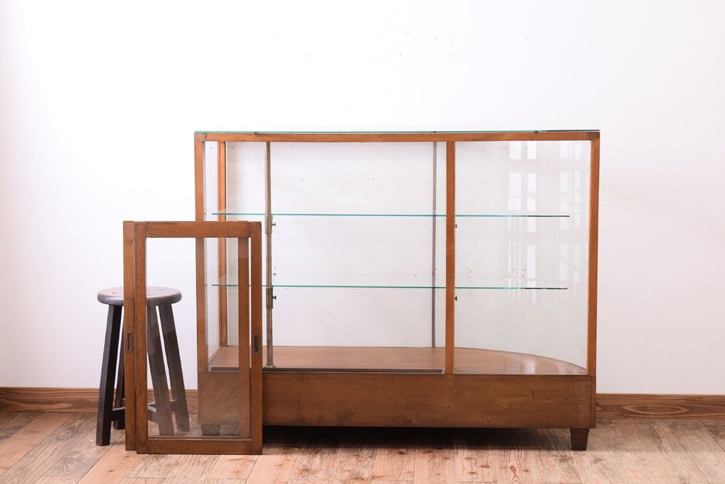 レトロ家具　Rガラス!昭和レトロな脚付きガラスケース