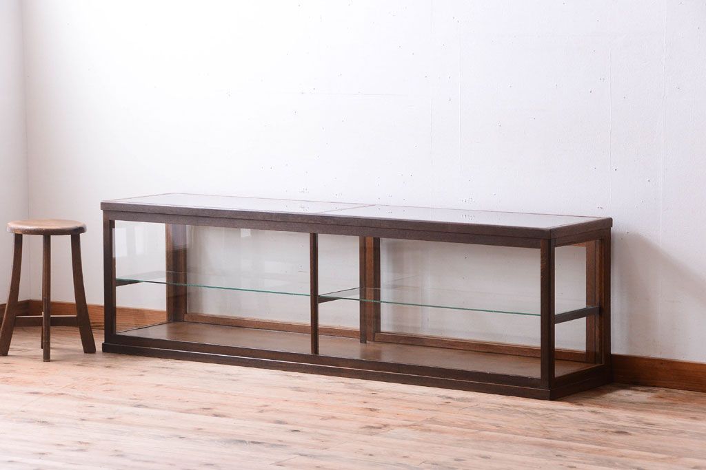 アンティーク家具　和製アンティーク　古い木製の背の低いガラスケース(ローボード)(2)
