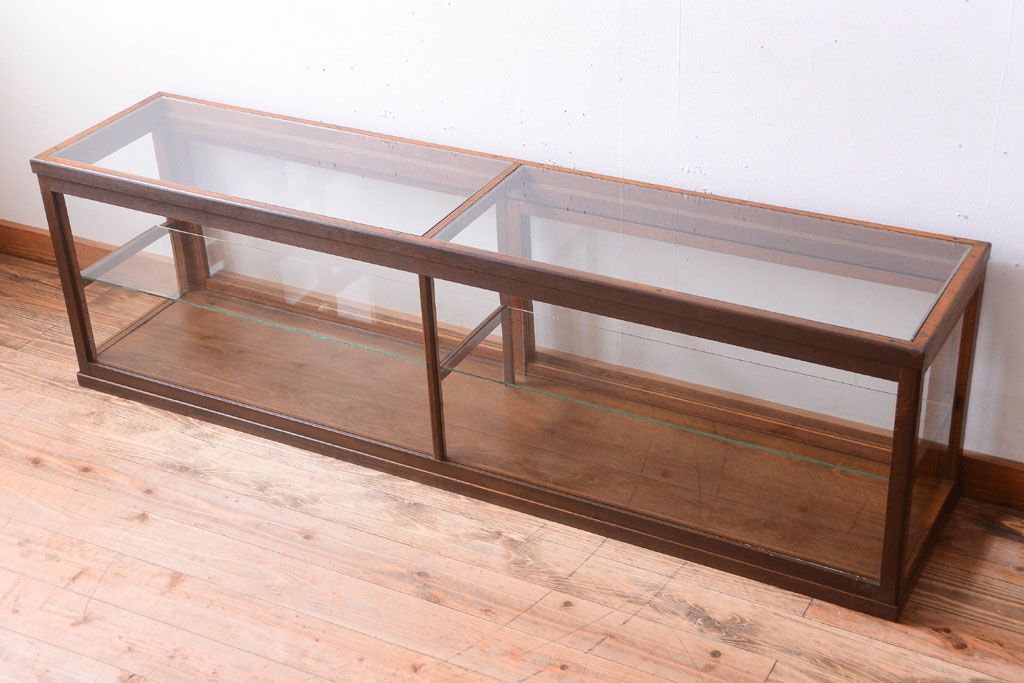 アンティーク家具　和製アンティーク　古い木製の背の低いガラスケース(ローボード)(2)