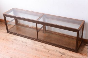 アンティーク家具　和製アンティーク　古い木製の背の低いガラスケース(ローボード)(2)