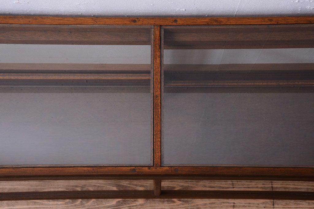 アンティーク家具　和製アンティーク　古い木製の背の低いガラスケース(ローボード)(2)