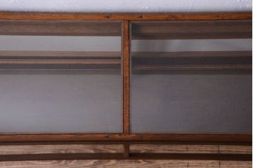 アンティーク家具　和製アンティーク　古い木製の背の低いガラスケース(ローボード)(2)