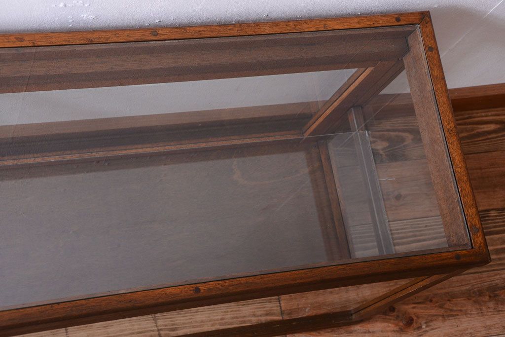 アンティーク家具　和製アンティーク　古い木製の背の低いガラスケース(ローボード)(2)