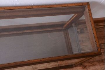 アンティーク家具　和製アンティーク　古い木製の背の低いガラスケース(ローボード)(2)