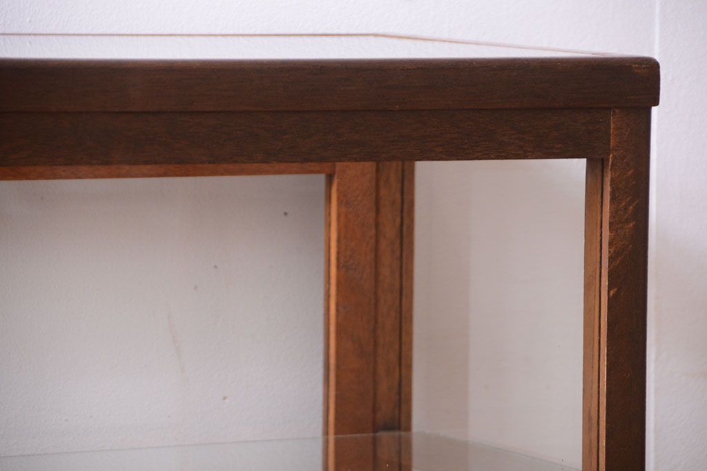 アンティーク家具　和製アンティーク　古い木製の背の低いガラスケース(ローボード)(2)