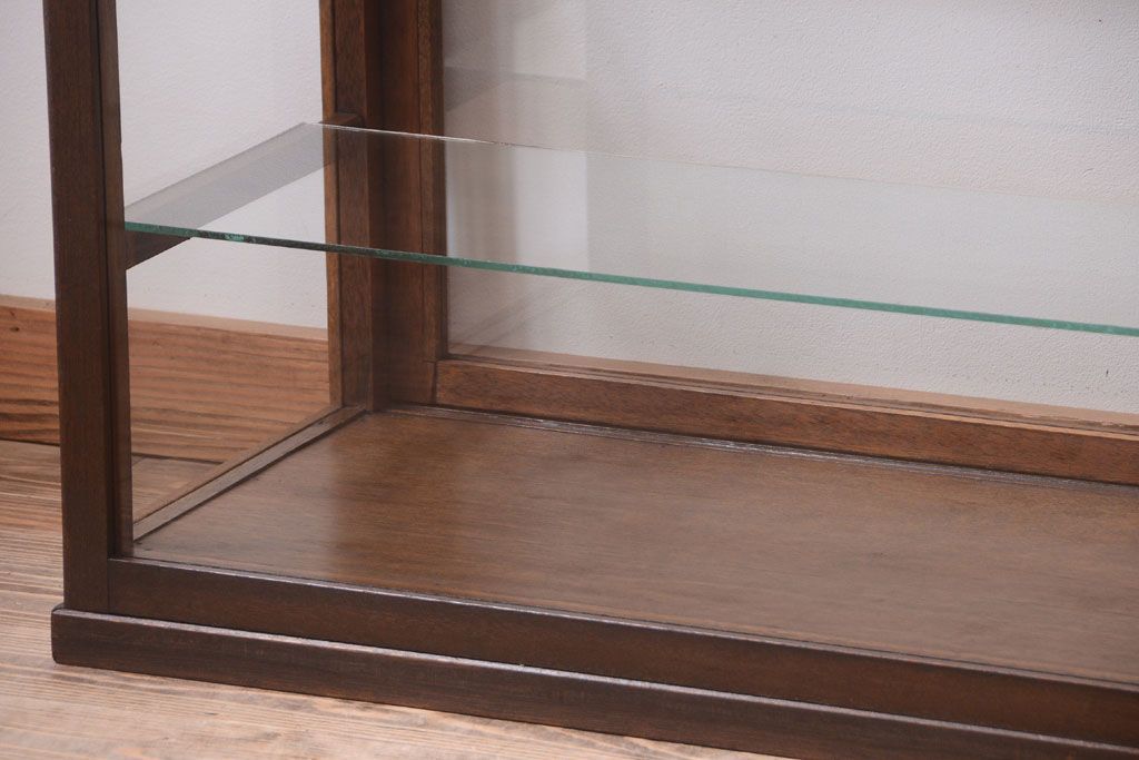 アンティーク家具　和製アンティーク　古い木製の背の低いガラスケース(ローボード)(2)