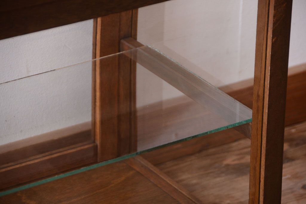 アンティーク家具　和製アンティーク　古い木製の背の低いガラスケース(ローボード)(2)