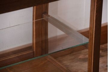 アンティーク家具　和製アンティーク　古い木製の背の低いガラスケース(ローボード)(2)