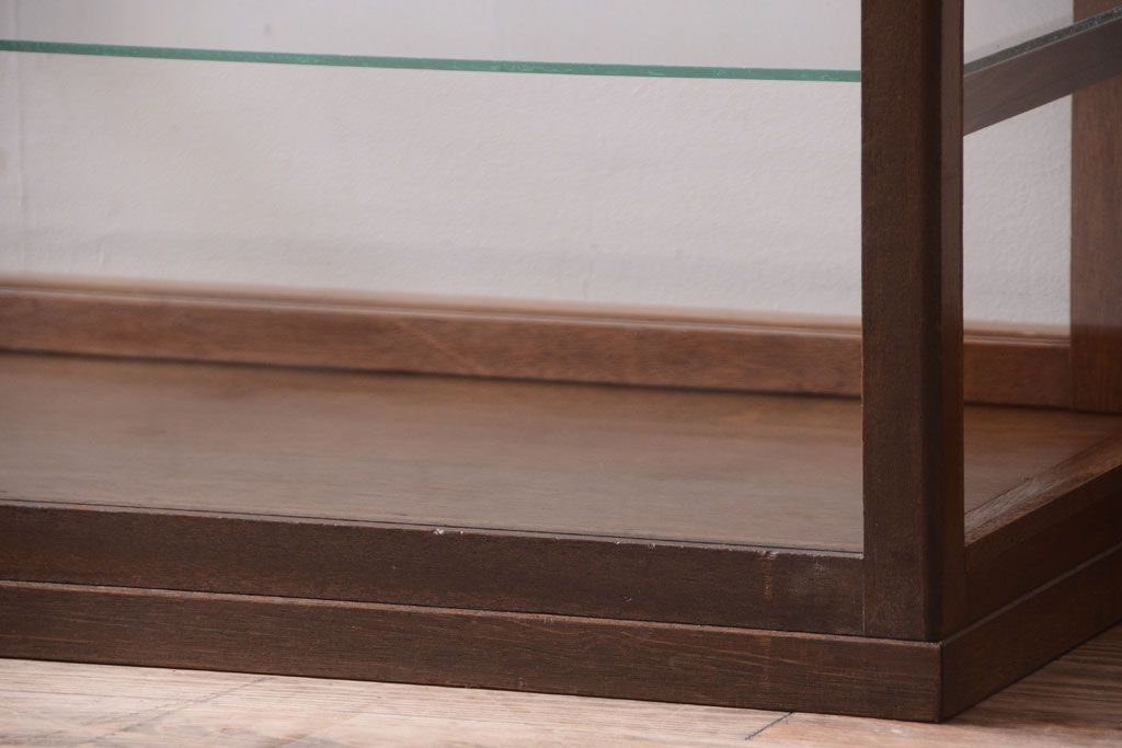 アンティーク家具　和製アンティーク　古い木製の背の低いガラスケース(ローボード)(2)