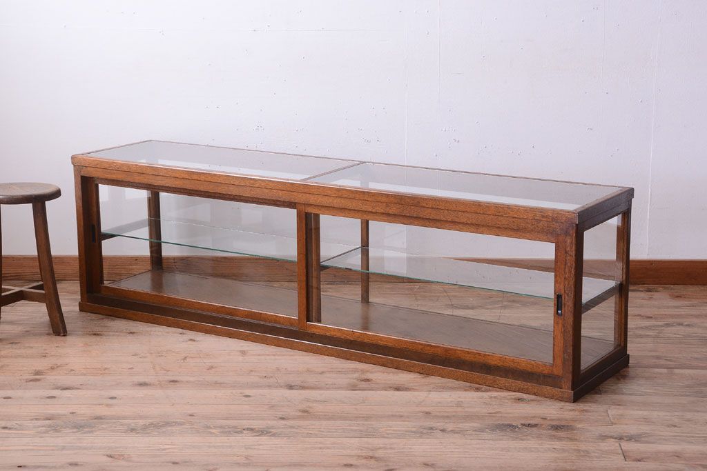 アンティーク家具　和製アンティーク　古い木製の背の低いガラスケース(ローボード)(2)