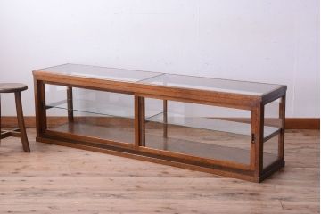 アンティーク家具　和製アンティーク　古い木製の背の低いガラスケース(ローボード)(2)