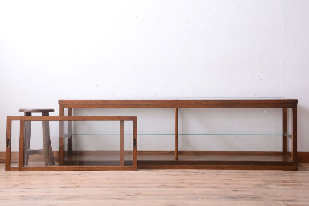 アンティーク家具　和製アンティーク　古い木製の背の低いガラスケース(ローボード)(2)