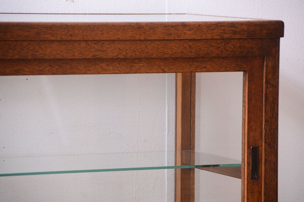 アンティーク家具　和製アンティーク　古い木製の背の低いガラスケース(ローボード)(2)