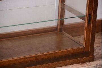 アンティーク家具　和製アンティーク　古い木製の背の低いガラスケース(ローボード)(2)