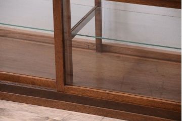 アンティーク家具　和製アンティーク　古い木製の背の低いガラスケース(ローボード)(2)