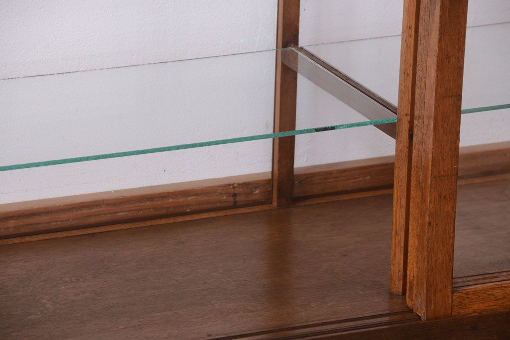 アンティーク家具　和製アンティーク　古い木製の背の低いガラスケース(ローボード)(2)