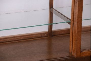 アンティーク家具　和製アンティーク　古い木製の背の低いガラスケース(ローボード)(2)