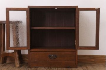アンティーク家具　ナラ材製　結霜ガラス入り!小振りな和製アンティーク収納棚