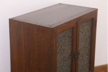 アンティーク家具　ナラ材製　結霜ガラス入り!小振りな和製アンティーク収納棚