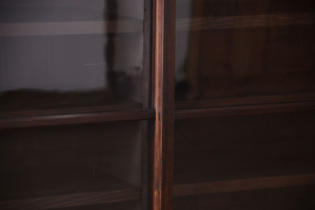 アンティーク家具　古民具・骨董　明治〜大正期　大ぶりでモダンなガラス戸収納棚