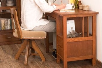 レトロ家具　ブナ材製!クッション座面　レトロな背もたれ付回転イス