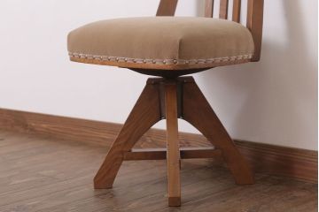 レトロ家具　ブナ材製!クッション座面　レトロな背もたれ付回転イス